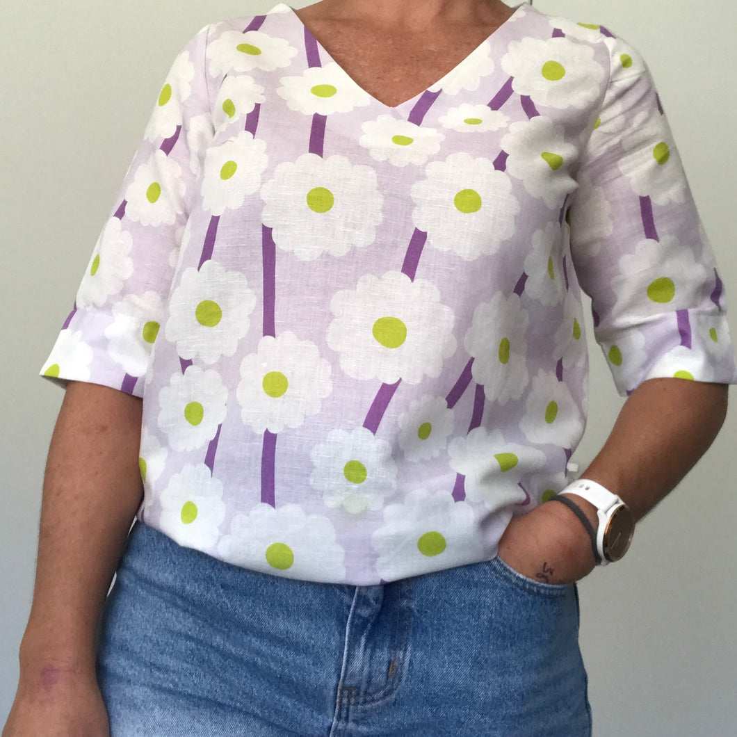 Mia Top (straight sleeve) - Minimalist Flowers Lilac