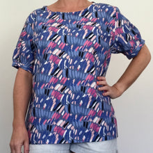 Load image into Gallery viewer, Evie top (short sleeve) - Deja Strokes