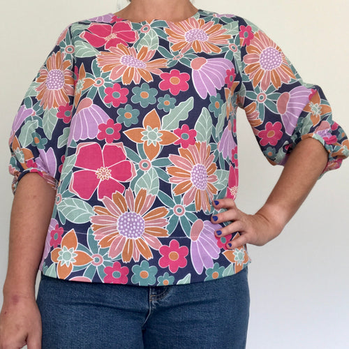 Zali top - Floral on Navy