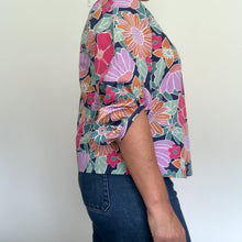 Load image into Gallery viewer, Zali top - Floral on Navy