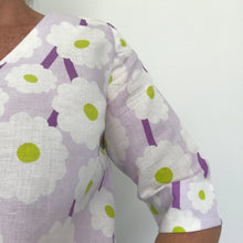 Load image into Gallery viewer, Mia Top (straight sleeve) - Minimalist Flowers Lilac