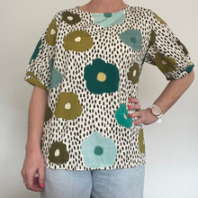 Load image into Gallery viewer, Evie top (short sleeve) - Powder Green