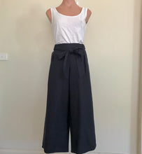 Load image into Gallery viewer, Jessie Linen Pants - navy